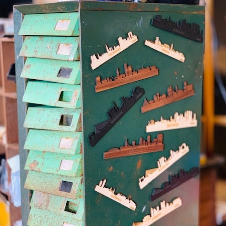 Magneet-Skyline-WoodWideCities-relatiegeschenk-promotioneel-hout-duurzaam1