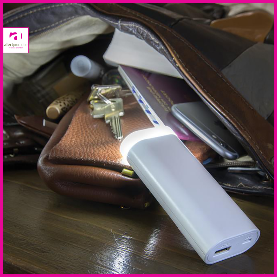 5.000 mAh powerbank met ingebouwde LED lamp met bedrukking 5.000 mAh powerbank met ingebouwde LED lamp met bedrukking