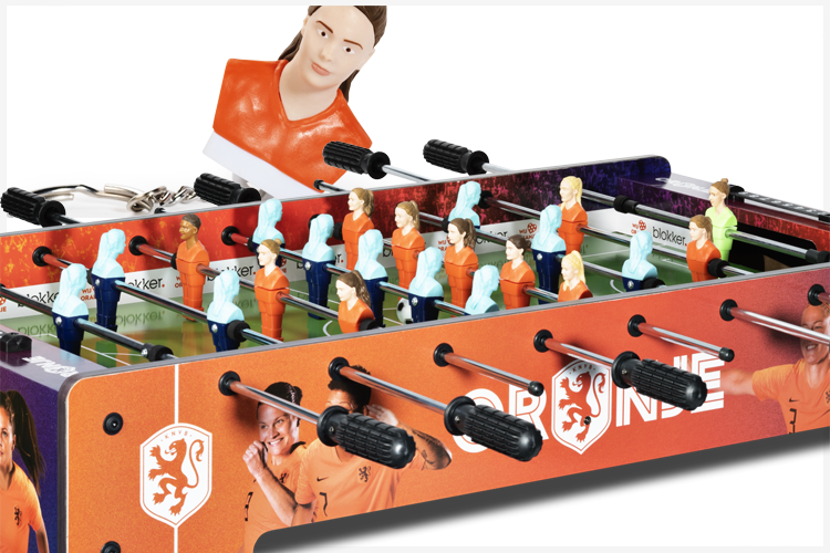 Tafelvoetballen met Blokker en Oranje Leeuwinnen