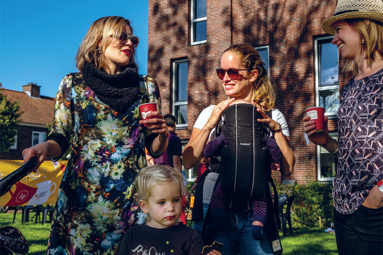Kopje DE-koffie op Burendag
