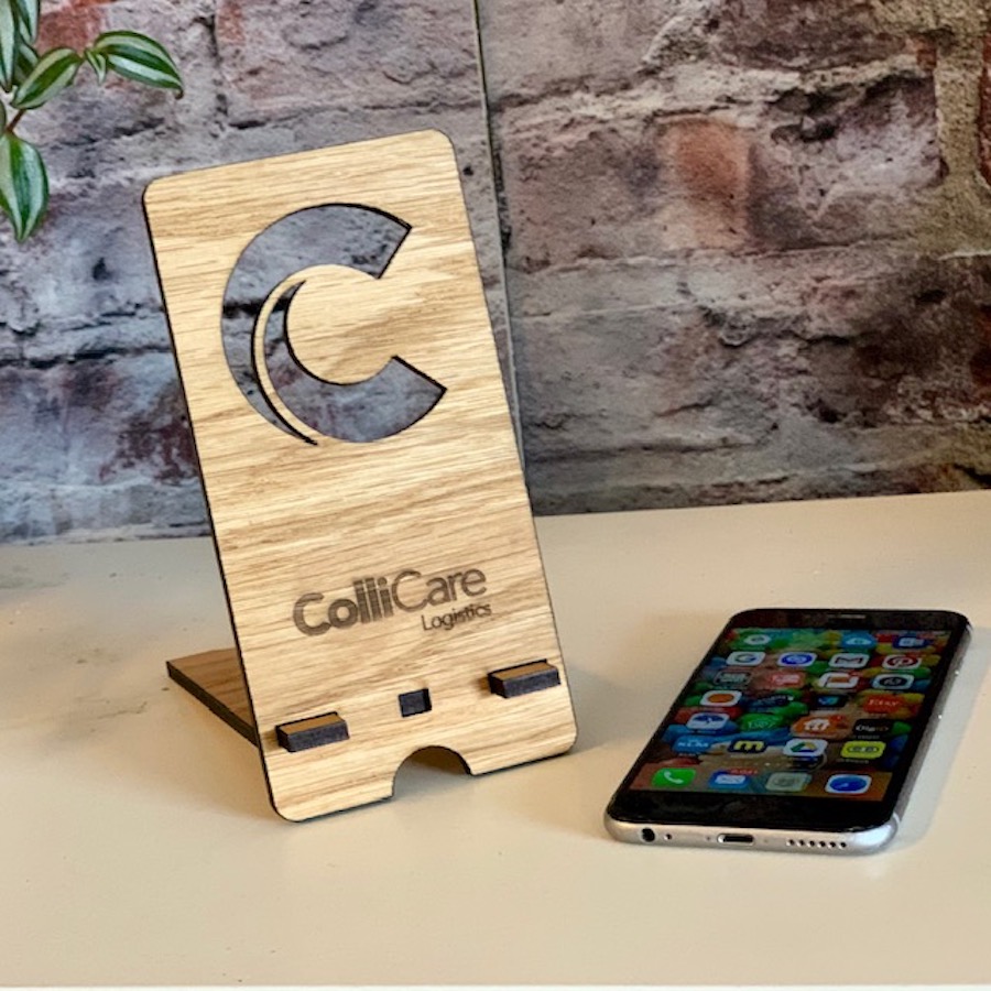 Telefoon-tabletstand-WoodWideCities-relatiegeschenk-promotioneel-hout-duurzaam3