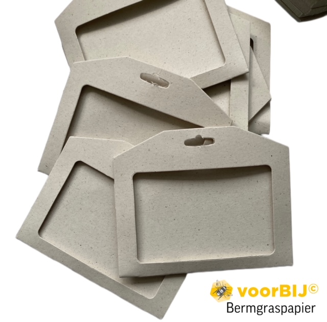 eco badgehanger van bermgras karton