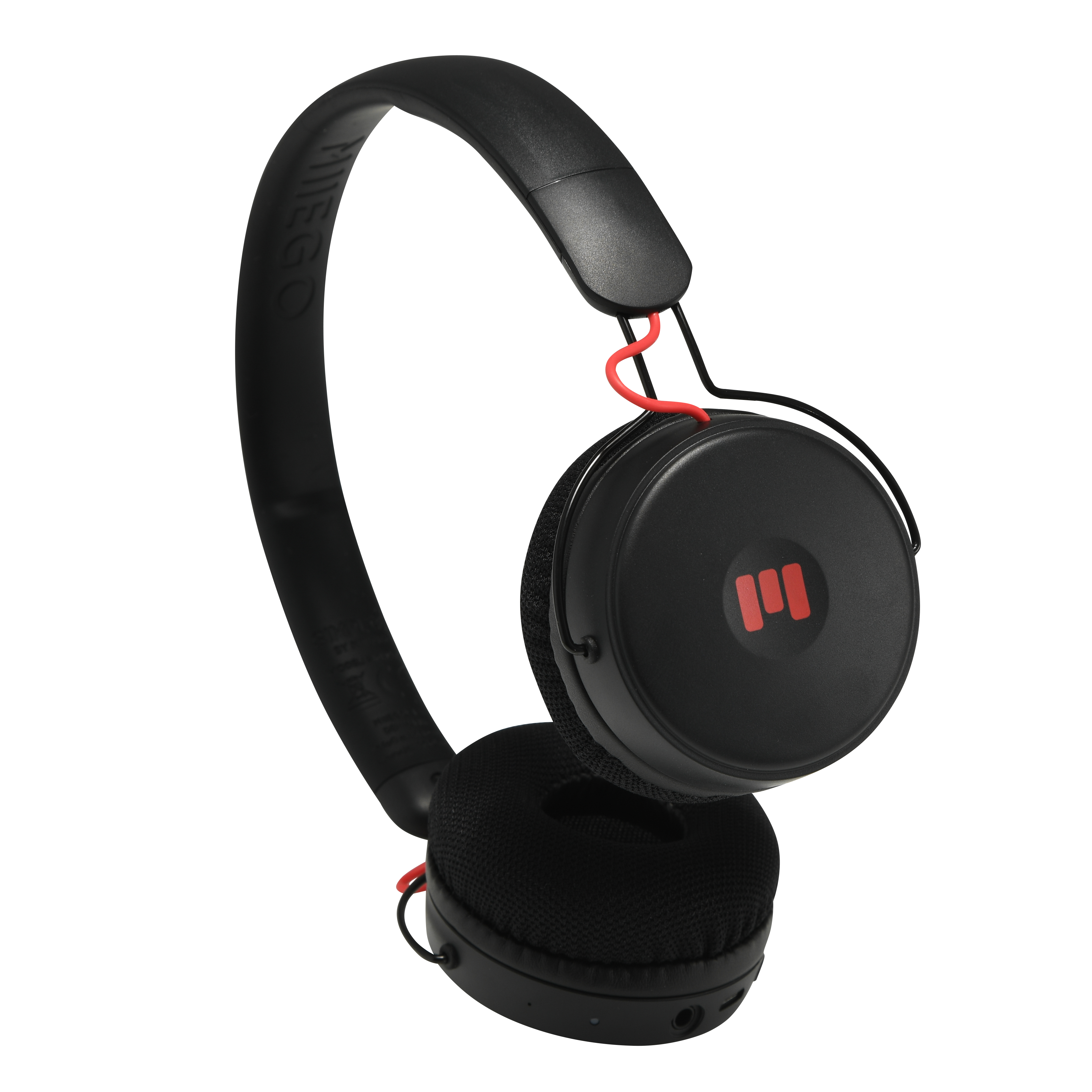 SIMPL GO van MIIEGO® is een extreem lichte, comfortabele en ultracompacte on-ear hoofdtelefoon met een indrukwekkende batterijduur van 16 uur* en IPX-4-certificering – gebouwd voor een actieve levensstijl onderweg – in al hun eenvoud . SIMPL GO by MIIEGO® is ook voorzien van innovatieve MIIEGO® mesh-oorkussens voor maximaal comfort, zelfs onder zware omstandigheden. Deze speciaal gemaakte oorkussens zijn ontwikkeld voor uw actieve levensstijl, omdat ze zijn gemaakt van ademend mesh-materiaal, dat helpt om uw oren koel te houden. Ze zijn supercomfortabel en worden aanbevolen voor zowel dagelijks gebruik als sport- en trainingssessies. Maak je geen zorgen dat je ze bezweet krijgt, want ze drogen gemakkelijk en snel weer op. *De exacte batterijduur hangt af van het volumeniveau en het type muziek waar je naar luistert. We raden aan om gedurende lange perioden niet naar muziek op een hoog volume te luisteren, omdat dit uw gehoor kan beschadigen.