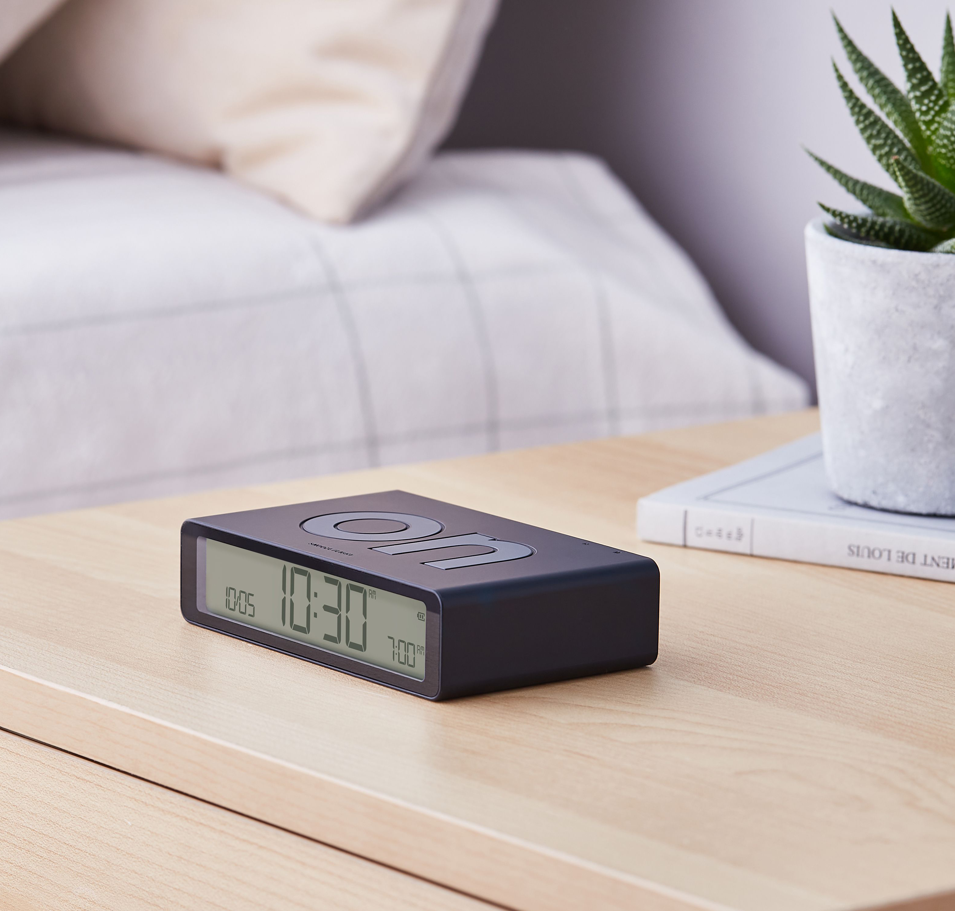 Lexon Flip Classic Oplaadbare LCD-wekker Lexon Flip Classic Oplaadbare LCD-wekker
